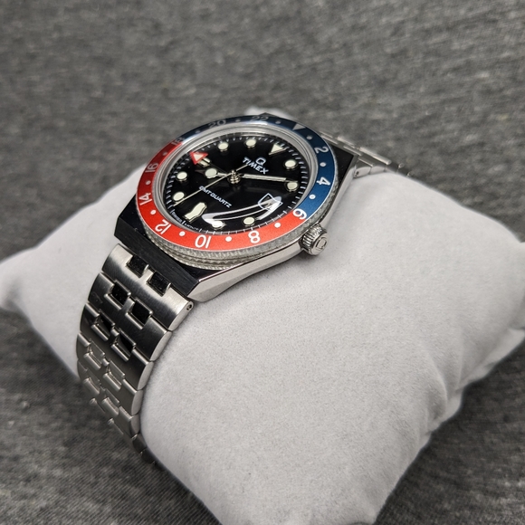 Q Timex GMT 38mm quartz watch (like new) - Picture 6 of 6